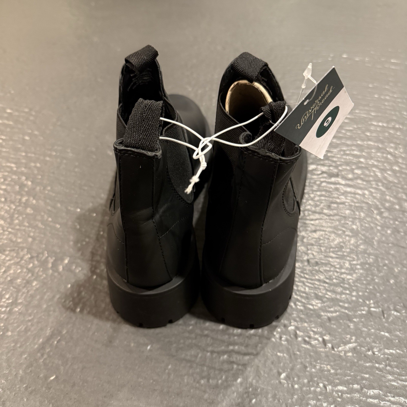 Universal Thread Black Chelsea Boots Pull Tab Pull On Man Made Women’s Size 9