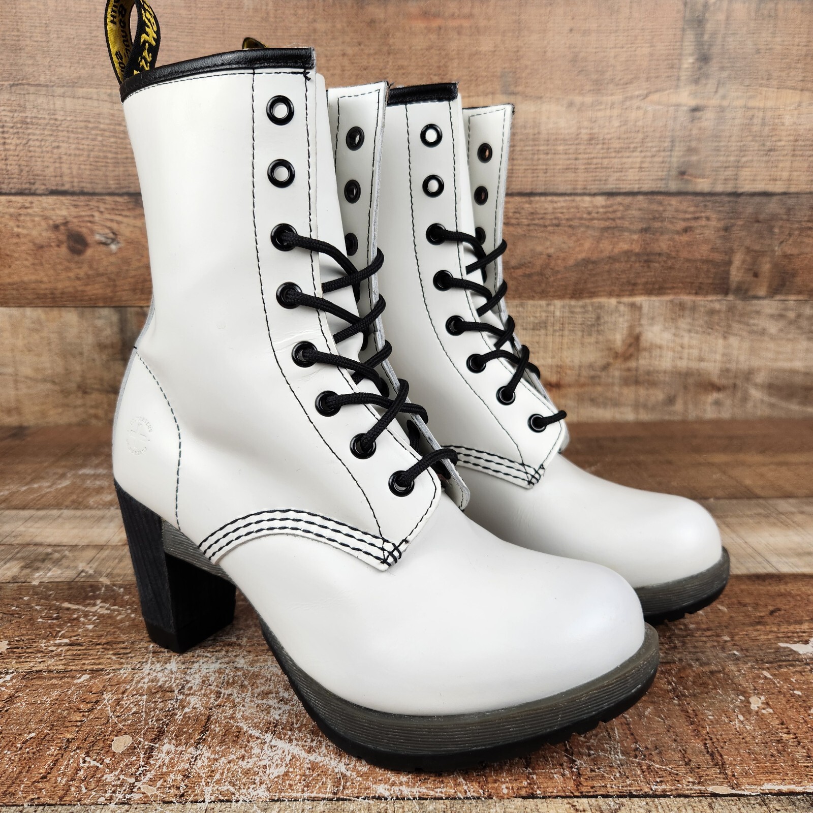 Dr Martens Darcie Women’s Sz 7 White Leather Heeled Boots 8-eyed High Top Casual