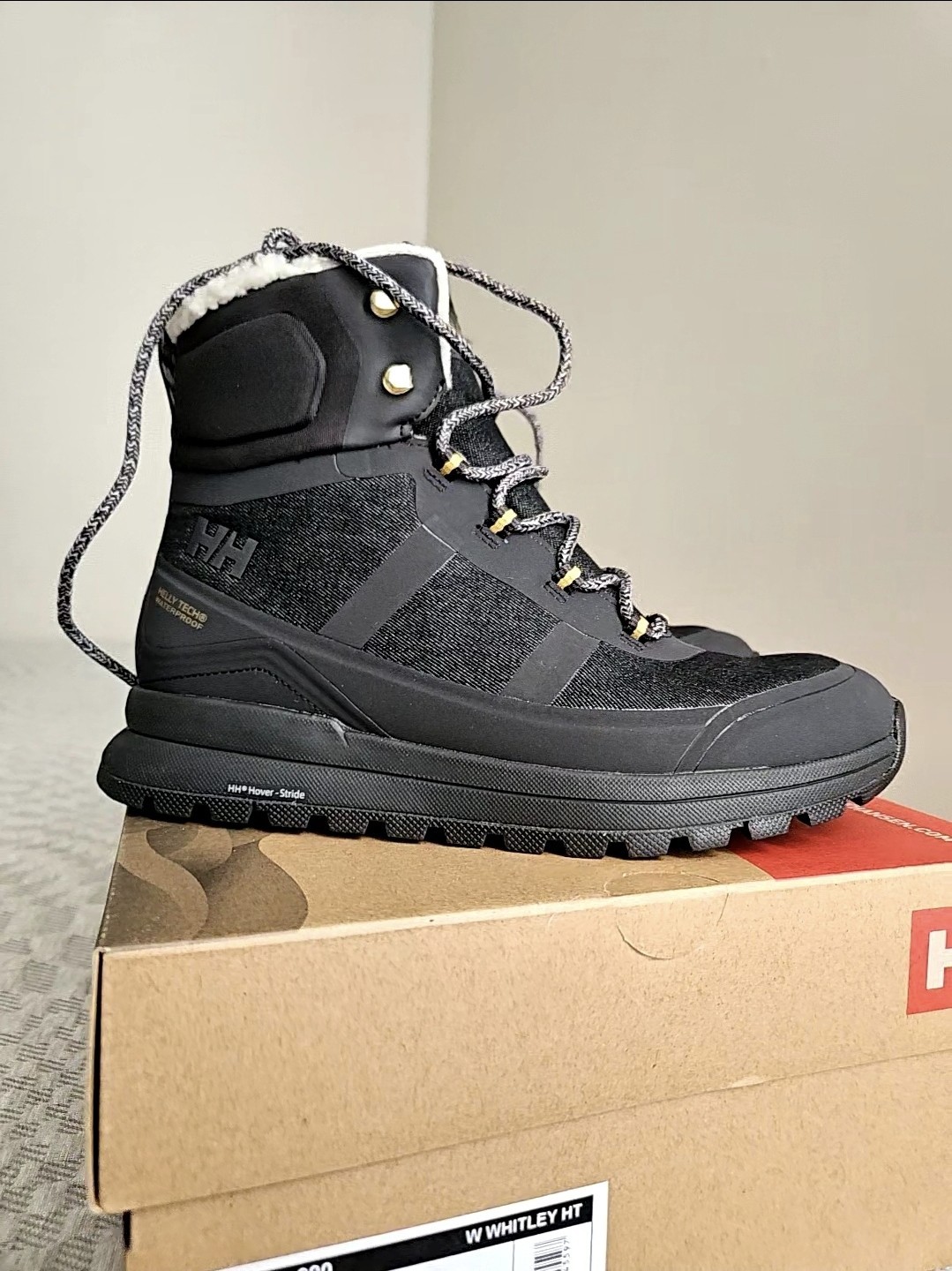 NIB Helly Hansen Whitley Winter Boots Women 7.5 Black Waterproof Insulated New