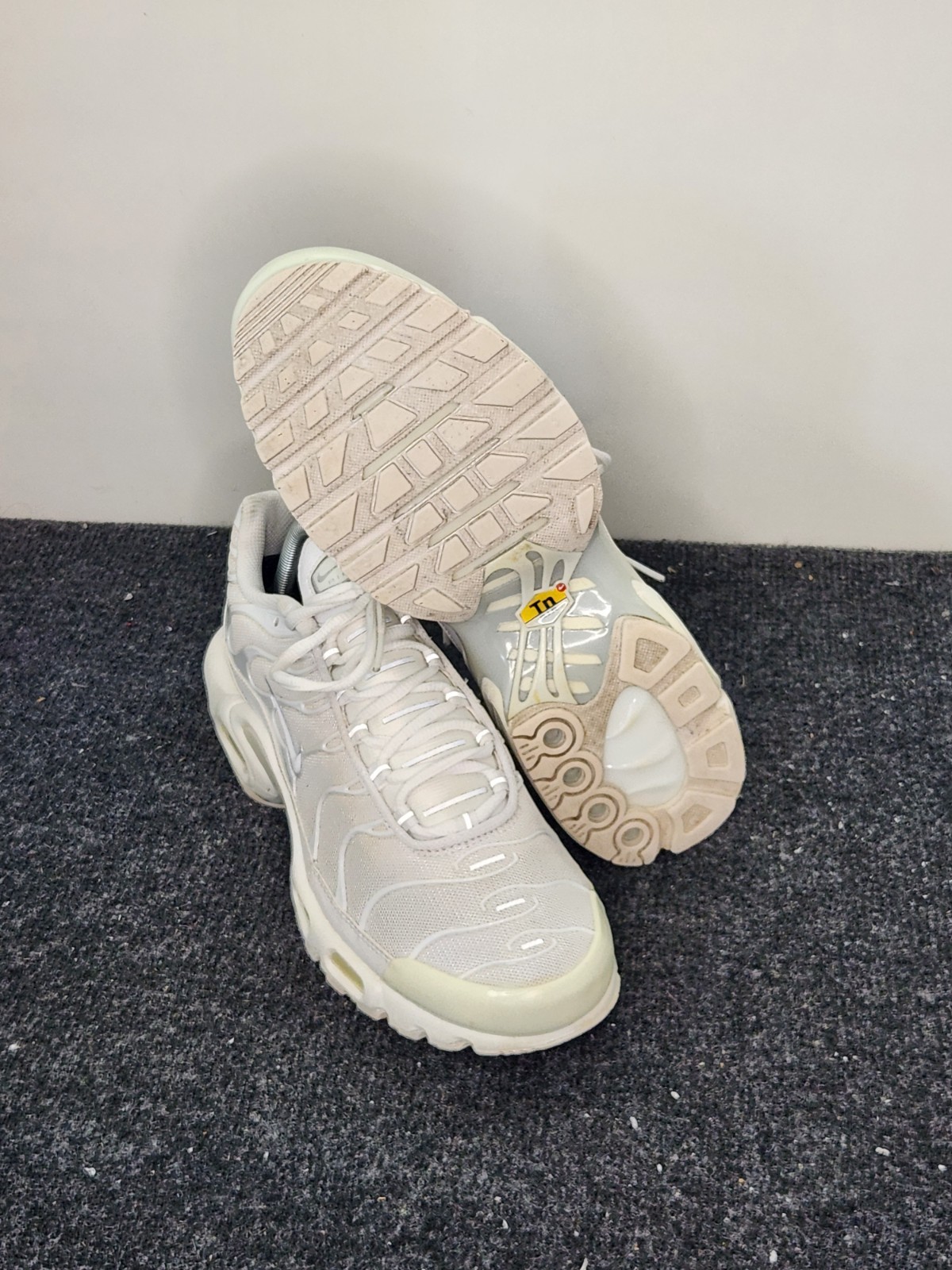 Nike Air Max Plus Shoes Womens Size 10 White Mesh Running Sneakers DM2362-100
