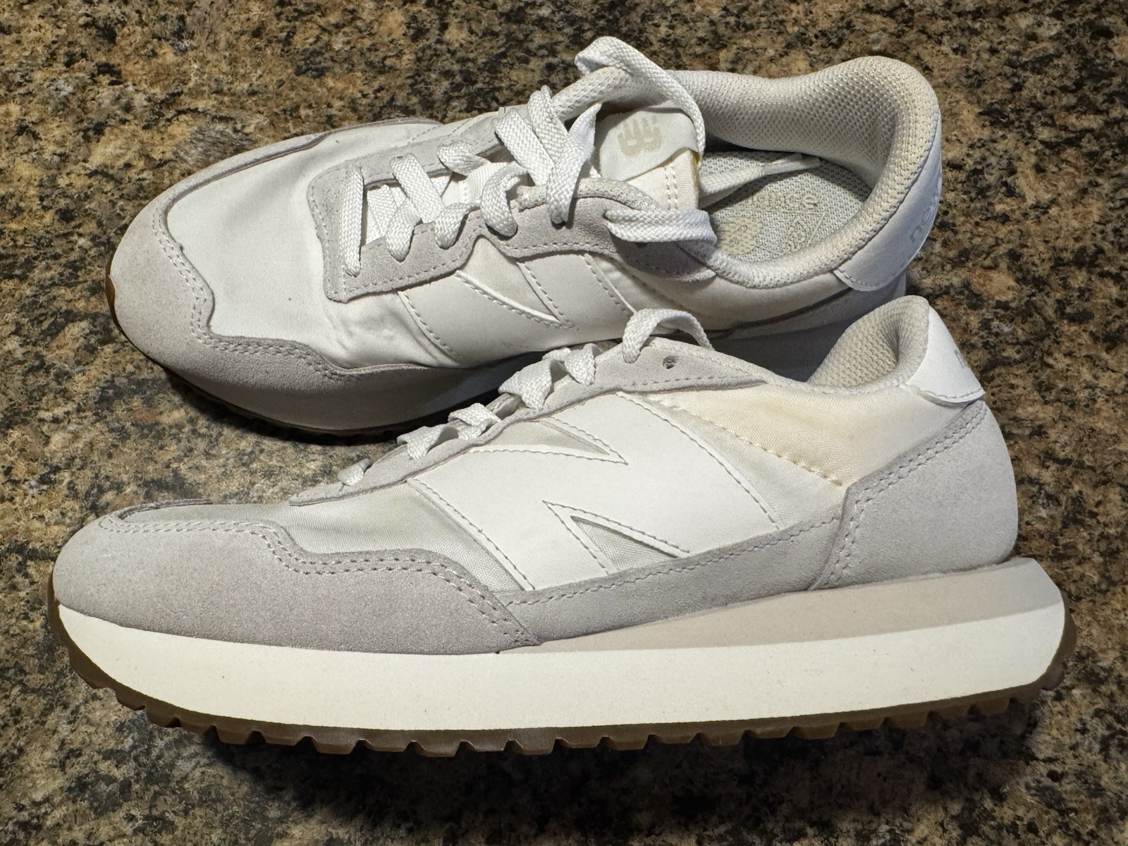 New Balance 237 Nimbus Cloud Moonbeam White Woman’s Size 6.5 Lifestyle Casual