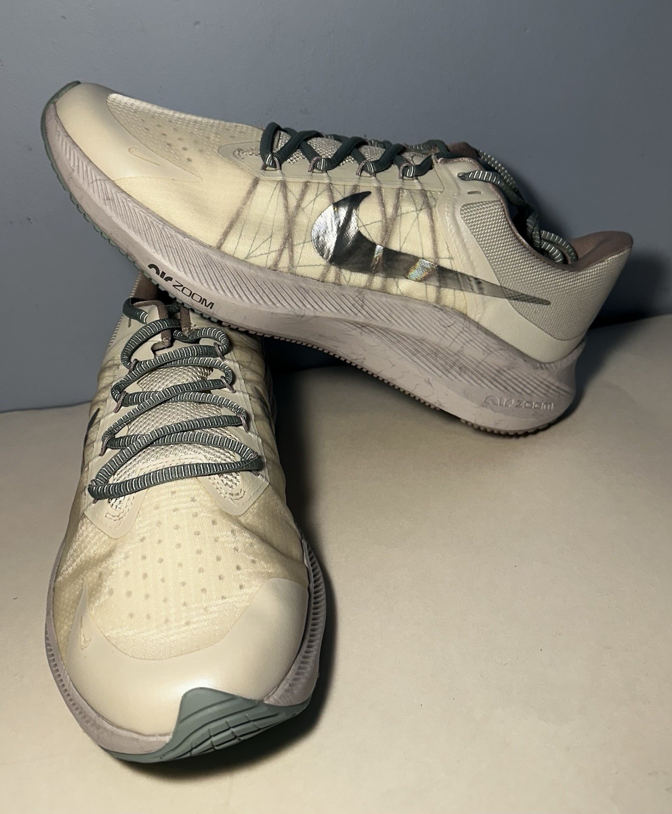 Nike Winflo 8 Premium Sneakers Womens Size 12 White & Silver Fabric DA3056-002