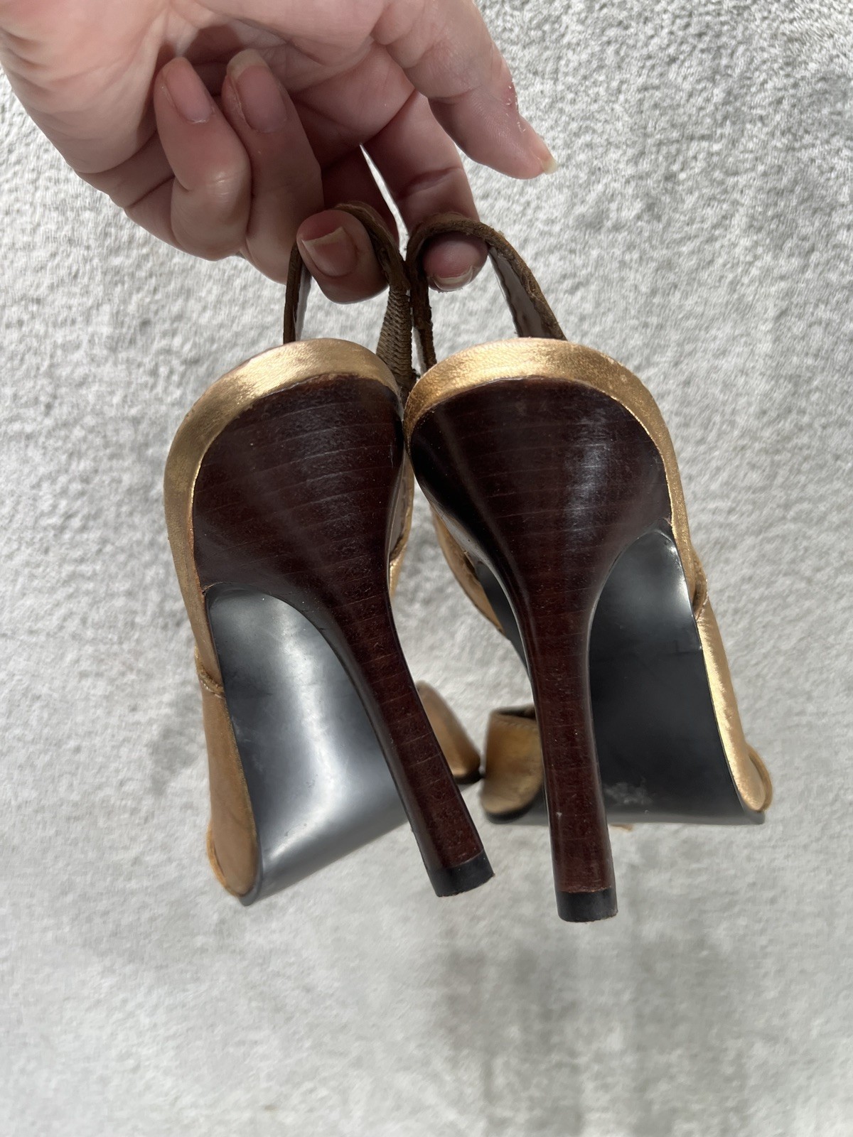 Carlos by Carlos Santana Sz 8 Fidelity Distressed Gold Buckle Slingback Sandal