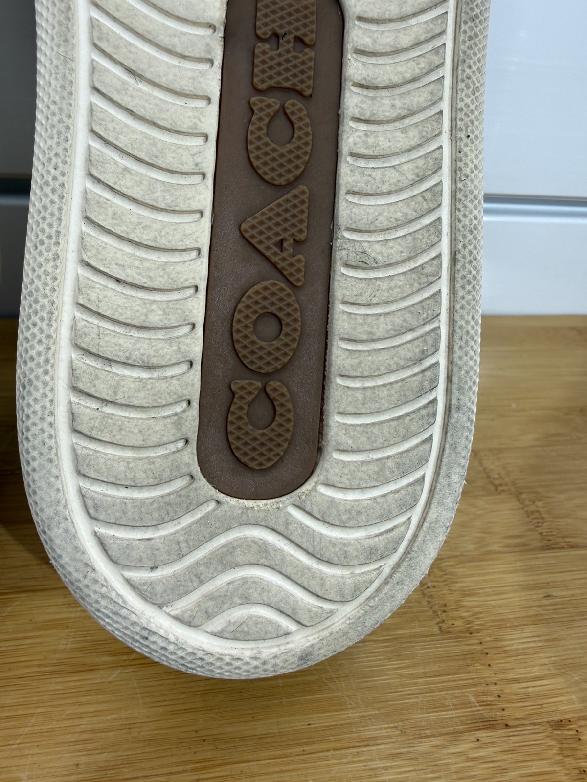 COACH Clip Low Top Leather Sneakers Size 9B Chalk/Khaki Signature 1941 B40