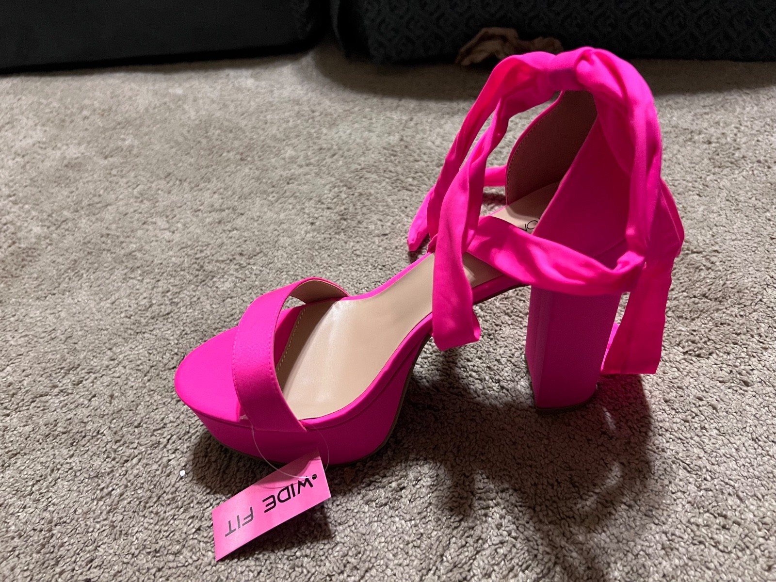 Fashion Nova Hot Pink Women’s Sandals sz 11