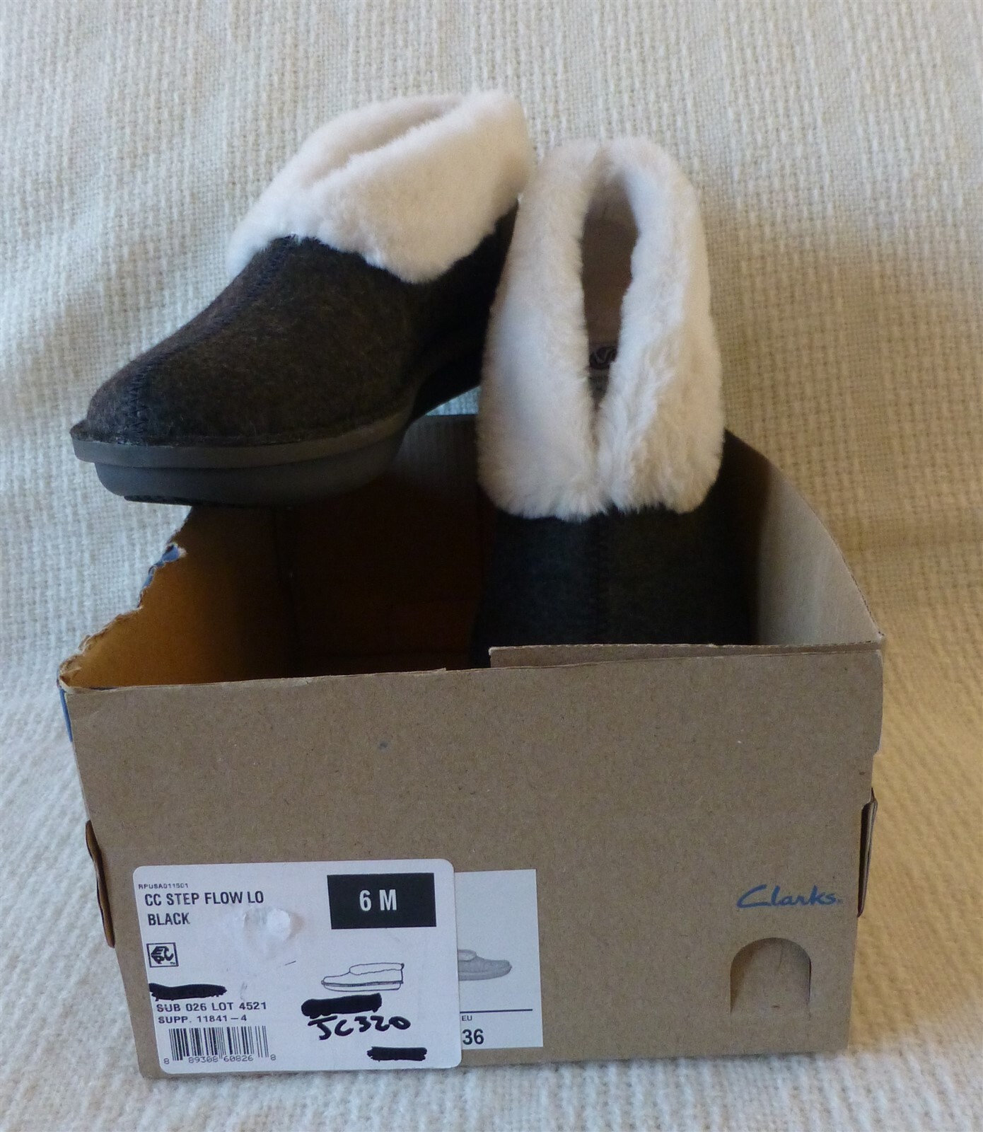 NIB Clarks Cloudsteppers Step Flow Low Black Booties Slipper US 6 UK 3.5 EU 36