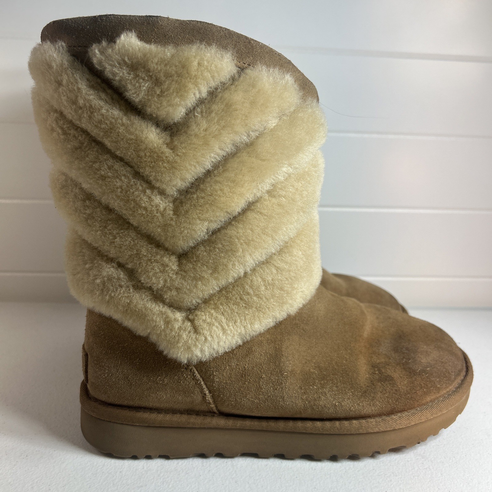 UGG Tania Boots Womens Size 7 Suede Sheepskin Chestnut Mid Calf Fur