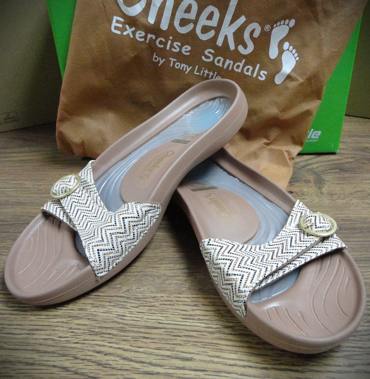 Cheeks Women’s Sandals, NEW ! Chevron Tan Natural Size 10 Slide On Walking