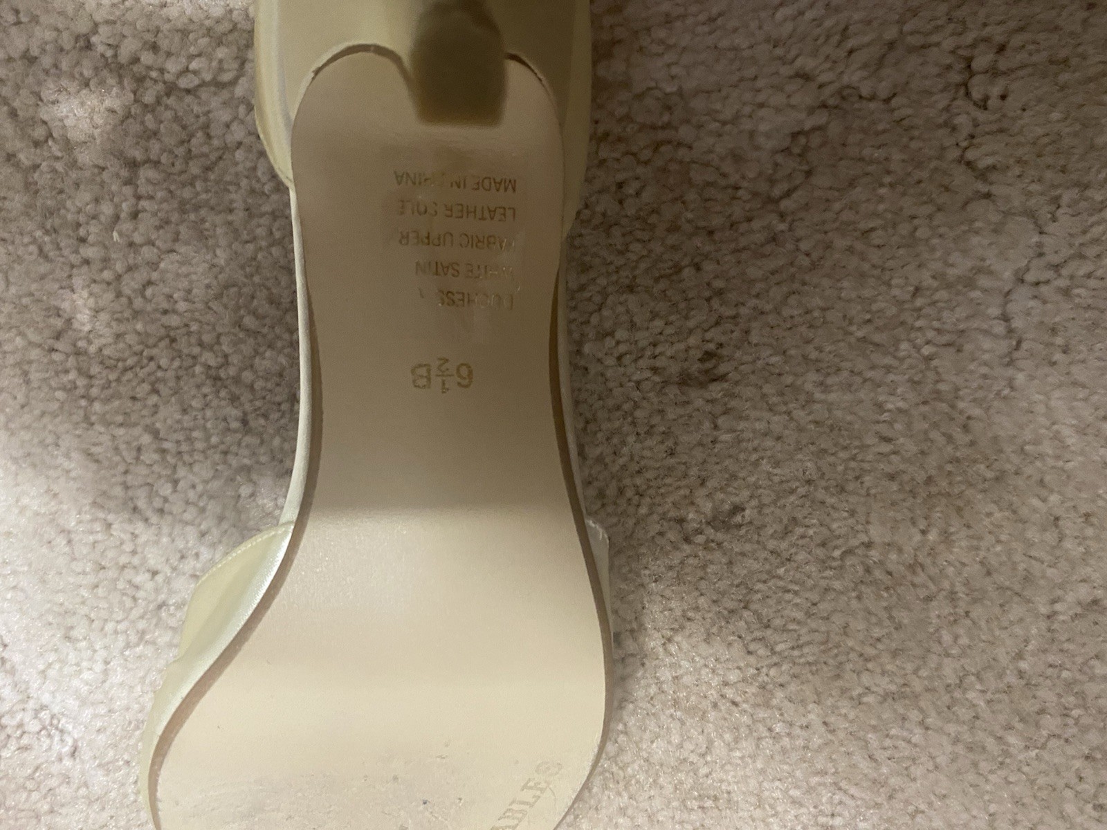 Dyeables Duchess Cream Colored High Heels Size 6.5