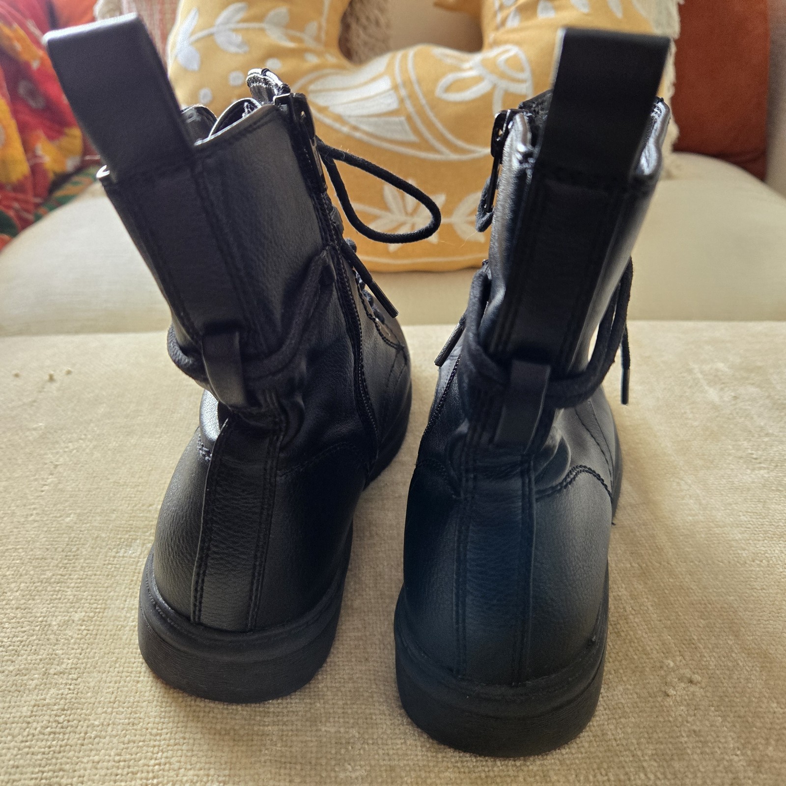 Kohls Womens Black Combat Boot Sz 7 Lace Up Zip Side Friend Pin Wrap Laces