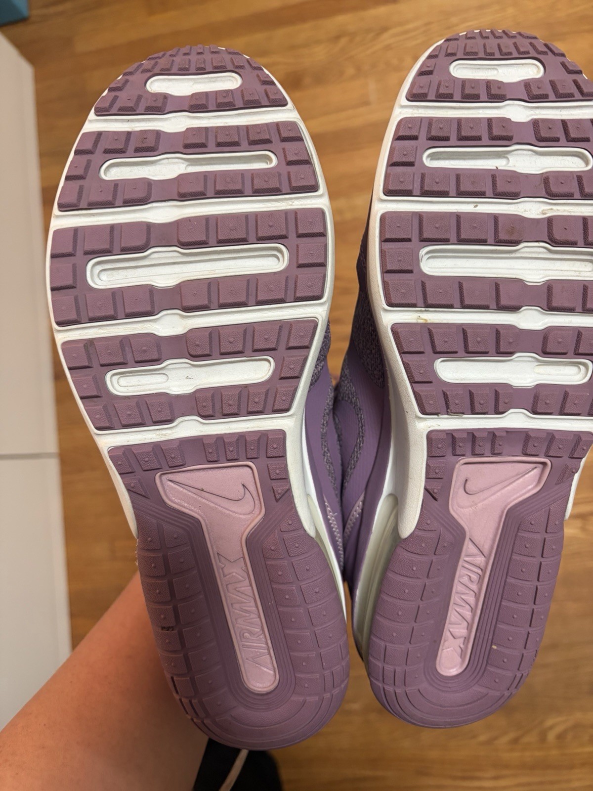 Nike Air Max Women’s Purple Low Top Mesh Lace-Up Sneakers Rubber Sole