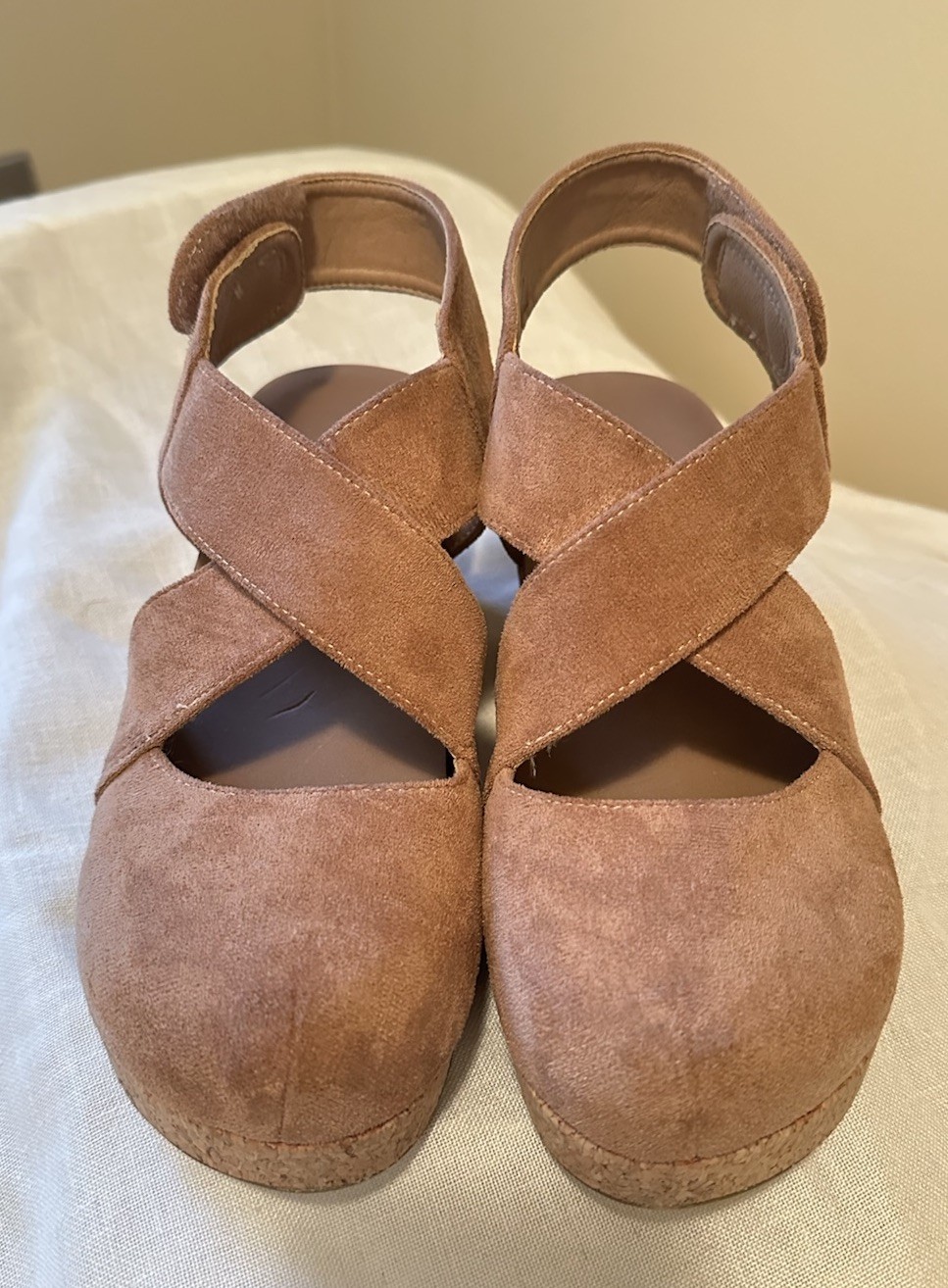 Corkys Case Closed Tan Faux Suede Wedge Platform Cork Sandals Sz 9 Boho Comfort