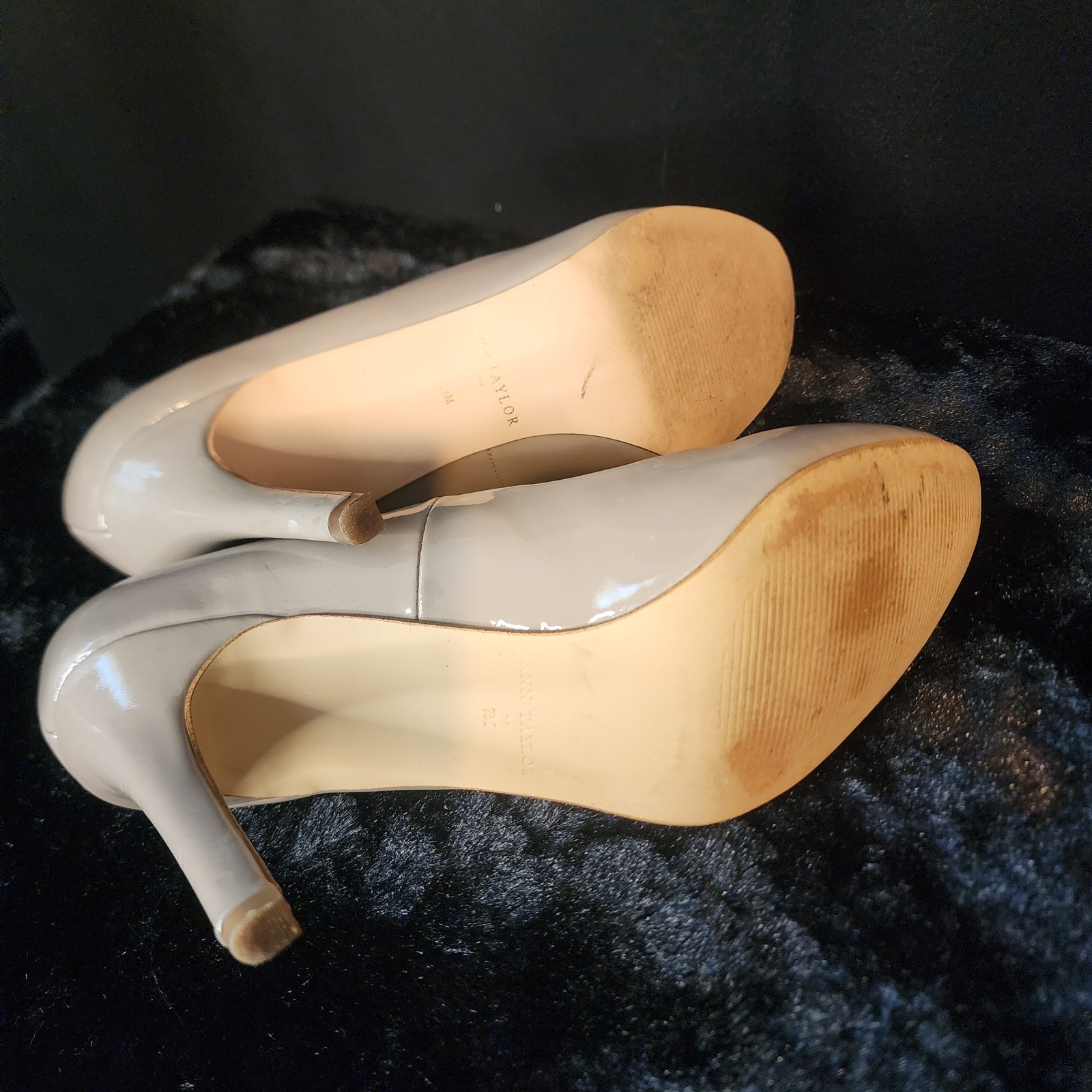 Ann Taylor Nude Size 7M Heels ** Please see Description**