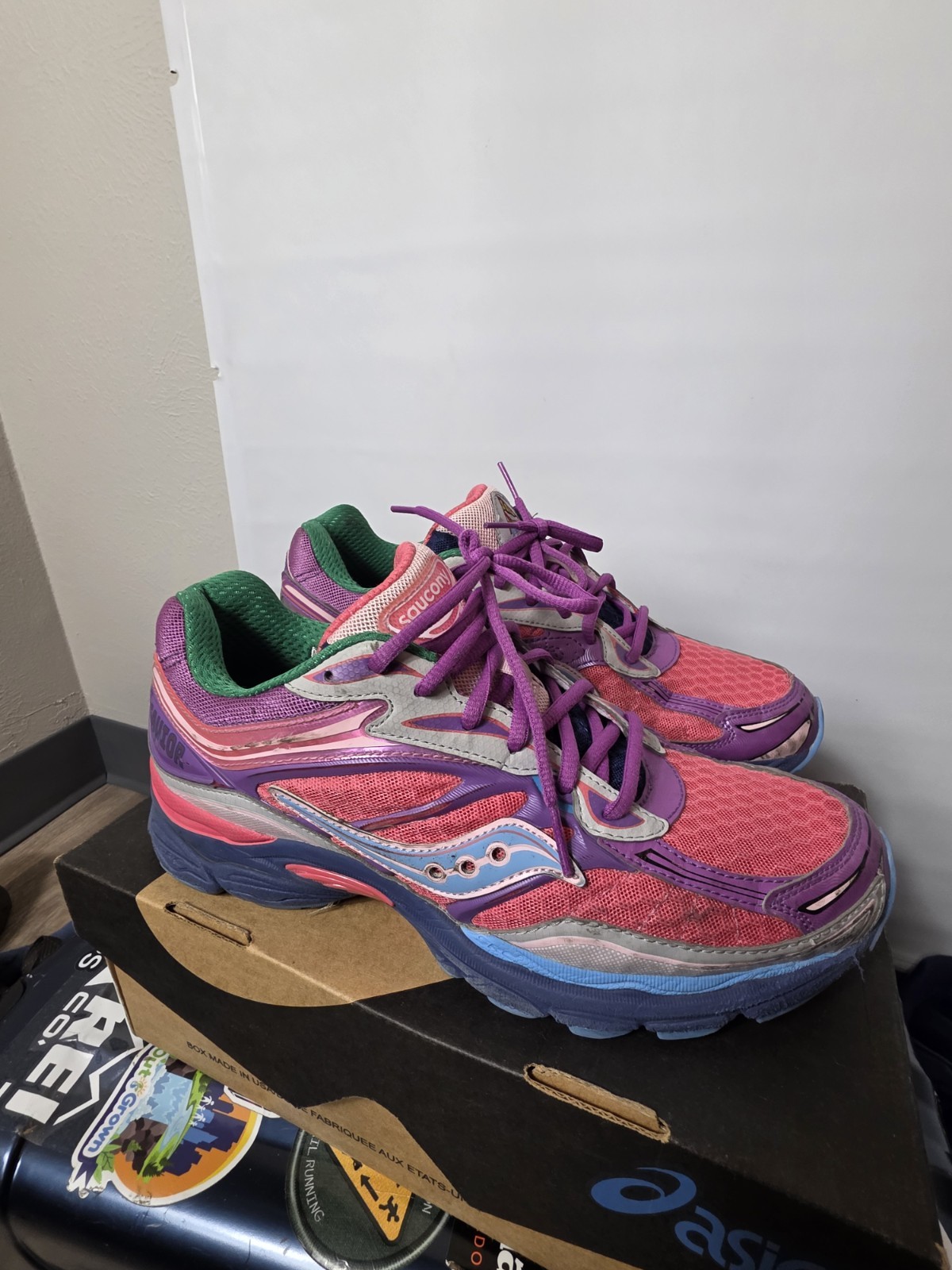 Saucony ProGrid Omni 9 Jae Tips B Boy Colorblock Running Sneakers Pink/Purple
