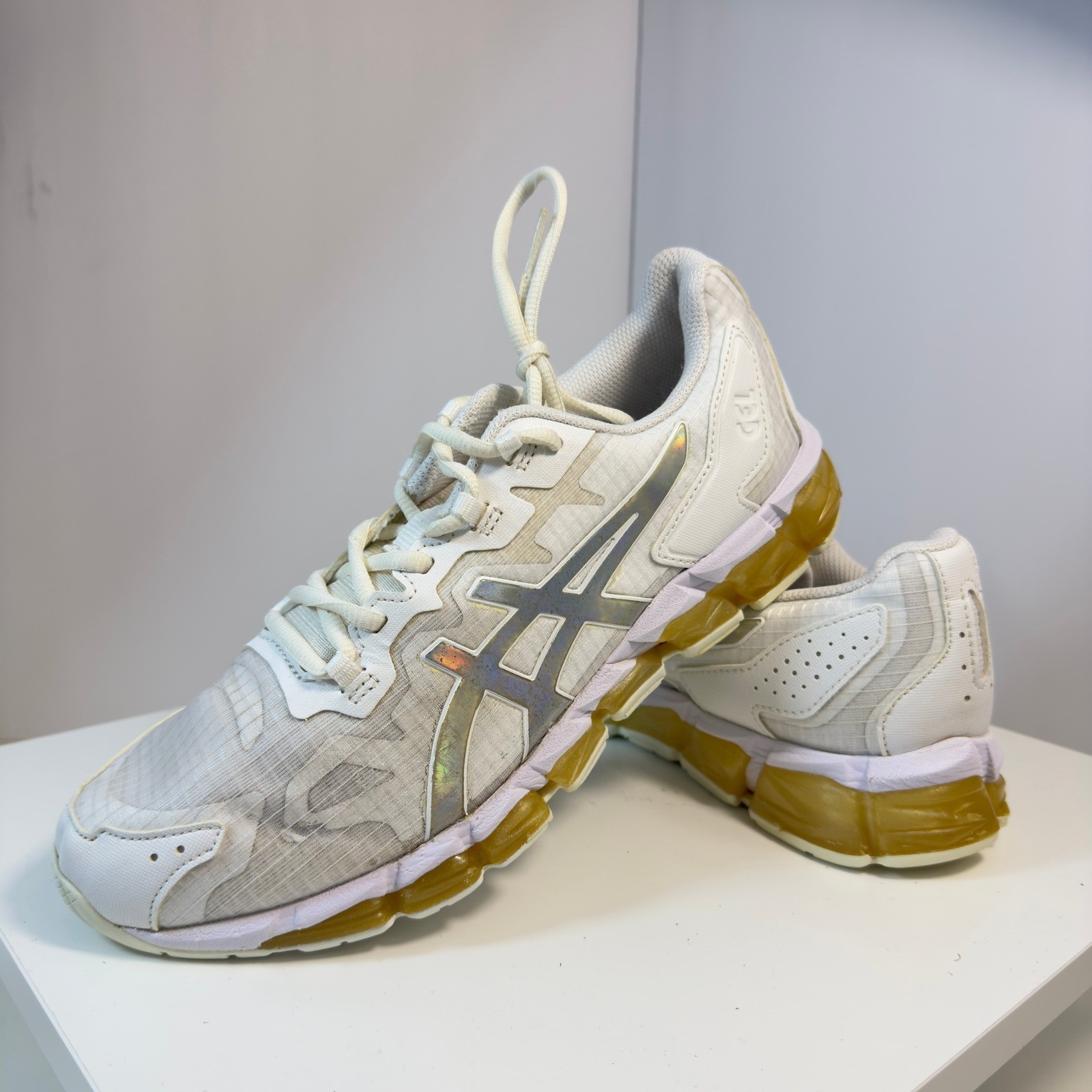 ASICS Women’s Gel-Quantum 360 6 White Gold Running Shoes Size 9.5 1202A297