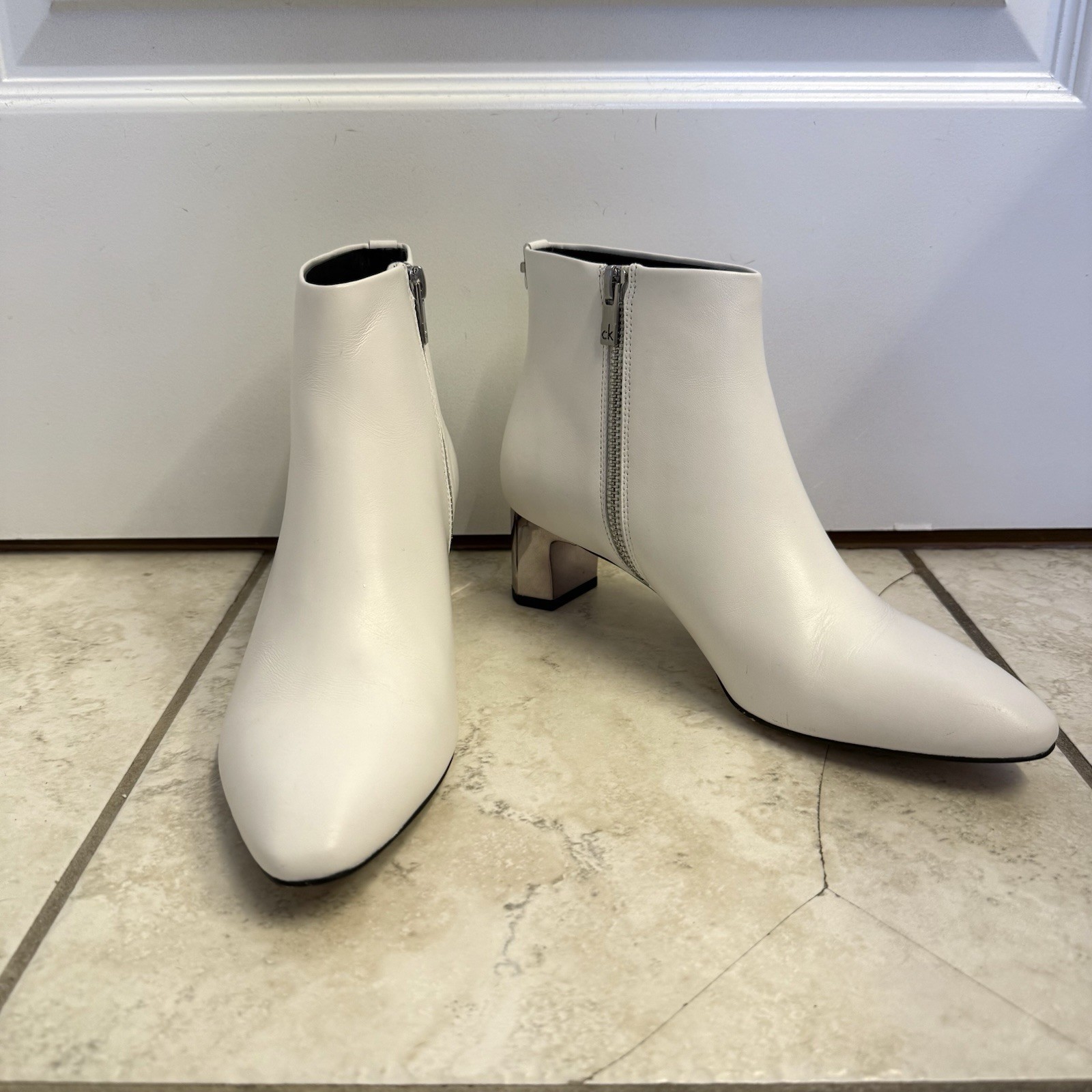 Calvin Klein Mimette Women’s White Leather Pointed Toe Zip Ankle Boots 7M