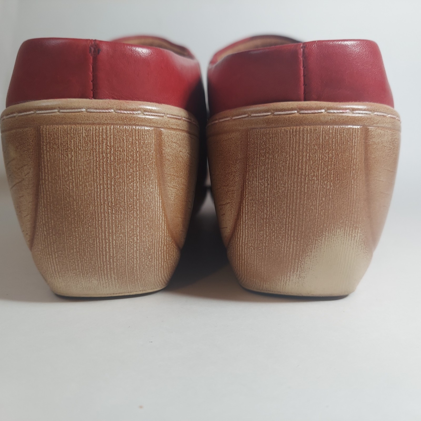 SoftWalk Madison Red Leather Clogs Women’s Size 11WW Comfort Slip On Shoes