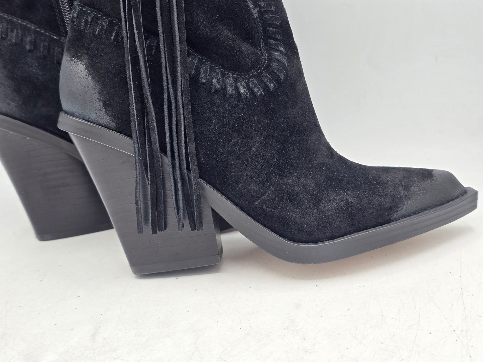 Jessica Simpson Women’s Lisabeth Knee-High Fringe Cowbow Boots – Black Size 5M