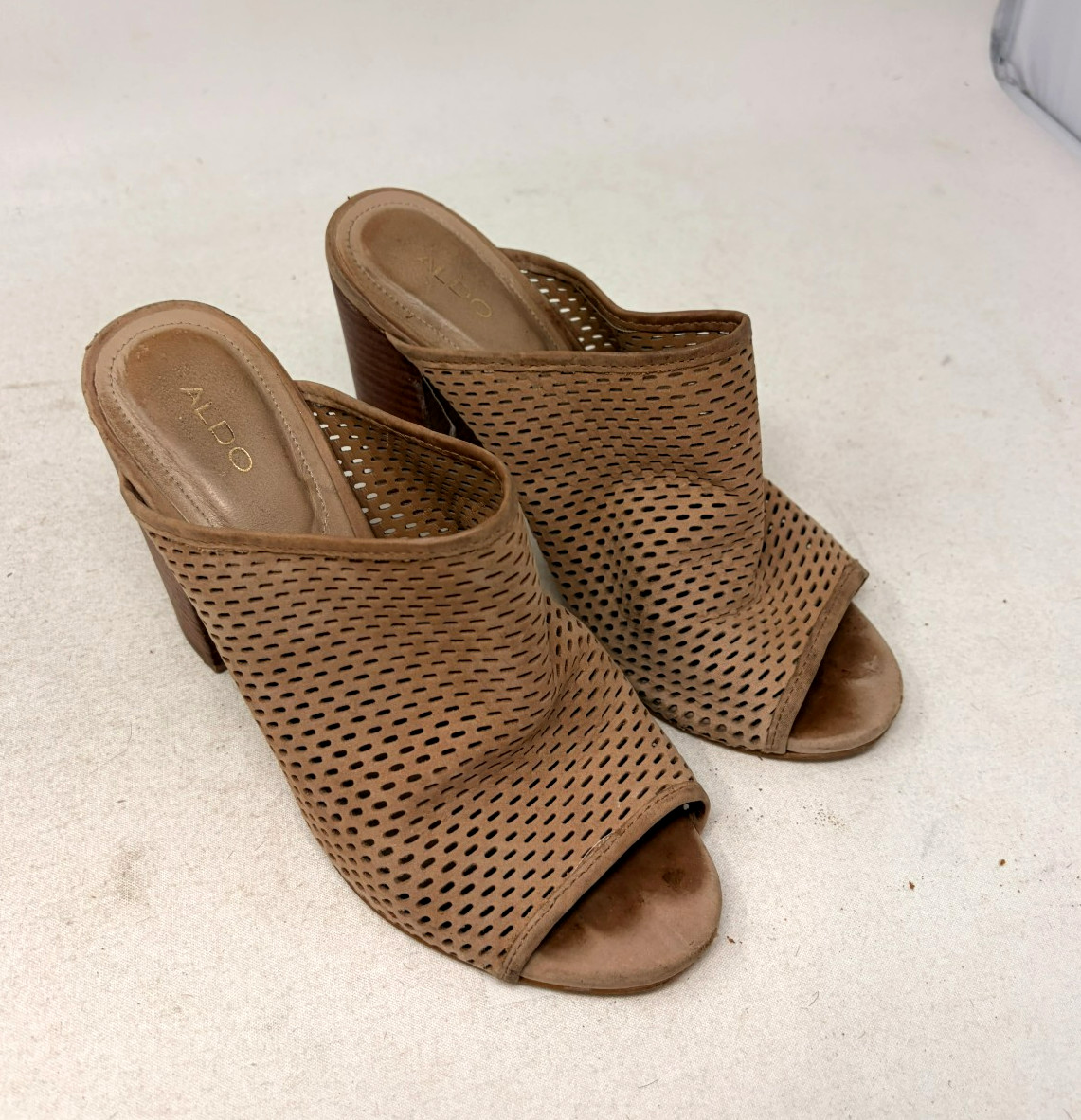 ALDO Tan Perforated Leather Mule Sandals Block Heel Women’s US 7.5 EU 38 Brazil