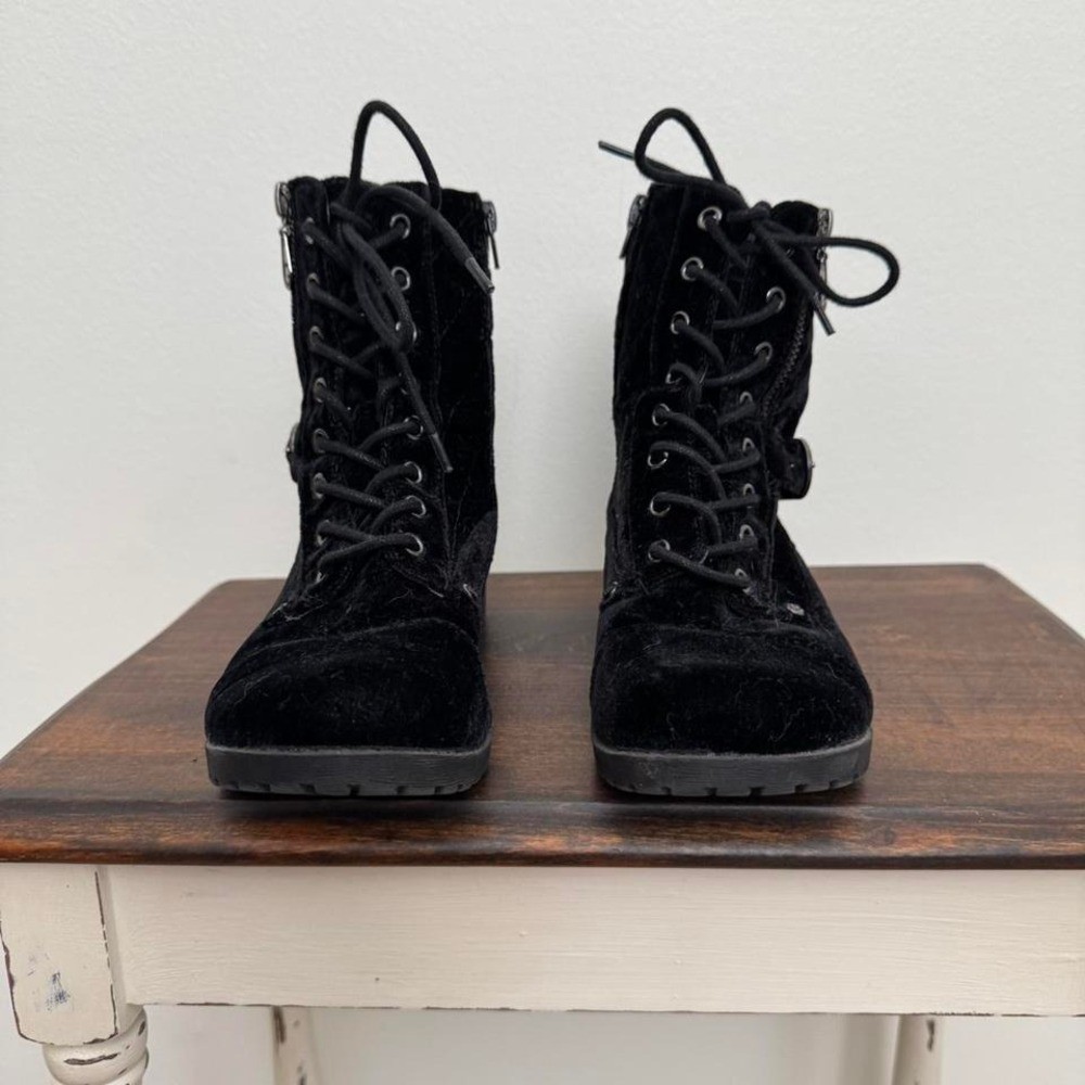 Guess Black Velvet Combat Boot Quilted Lace Up Size 7.5