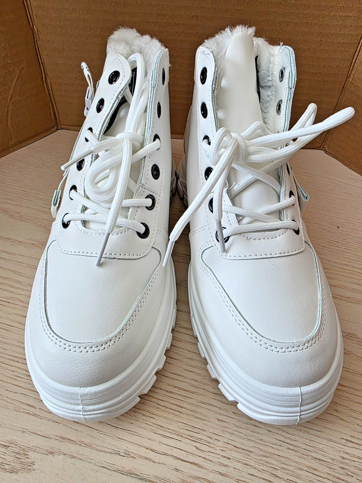 Evolutions Clothes Style Fashion New Women’s White Faux Fur Lined Boots Size 39