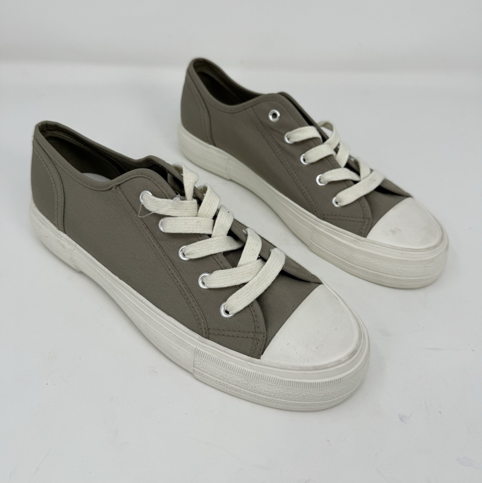 H&M Womens Shoe Size 7 Taupe (Brownish Gray) Canvas Lace Up Sneakers New *Flaw
