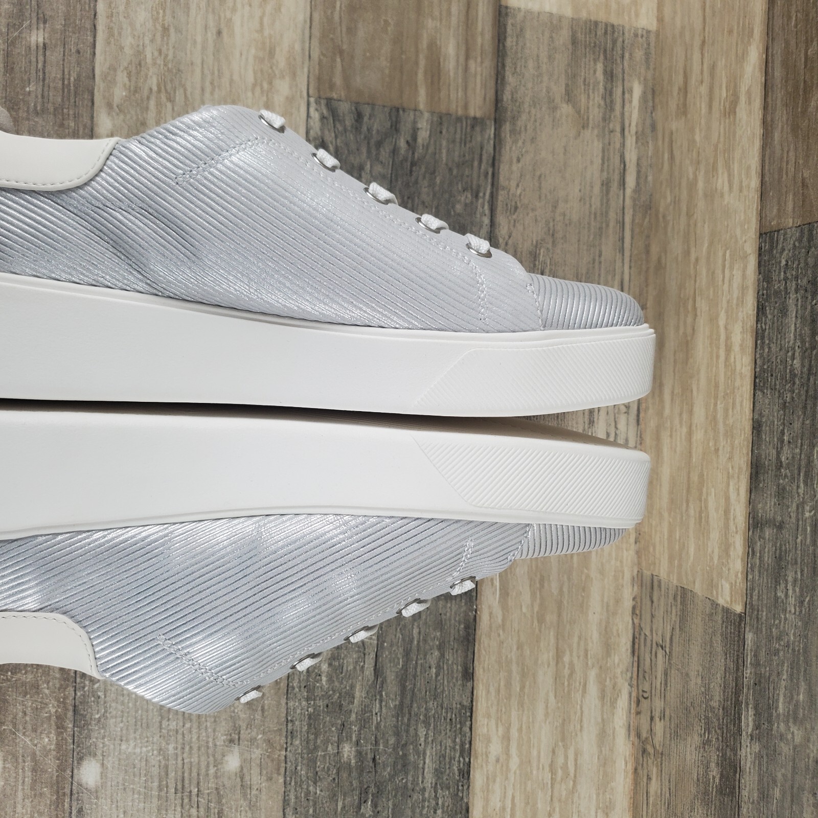 Naturalizer Morrison 2.0 Womens Sneaker Sz 8.5 W Silver Lace Up Low Top Casual