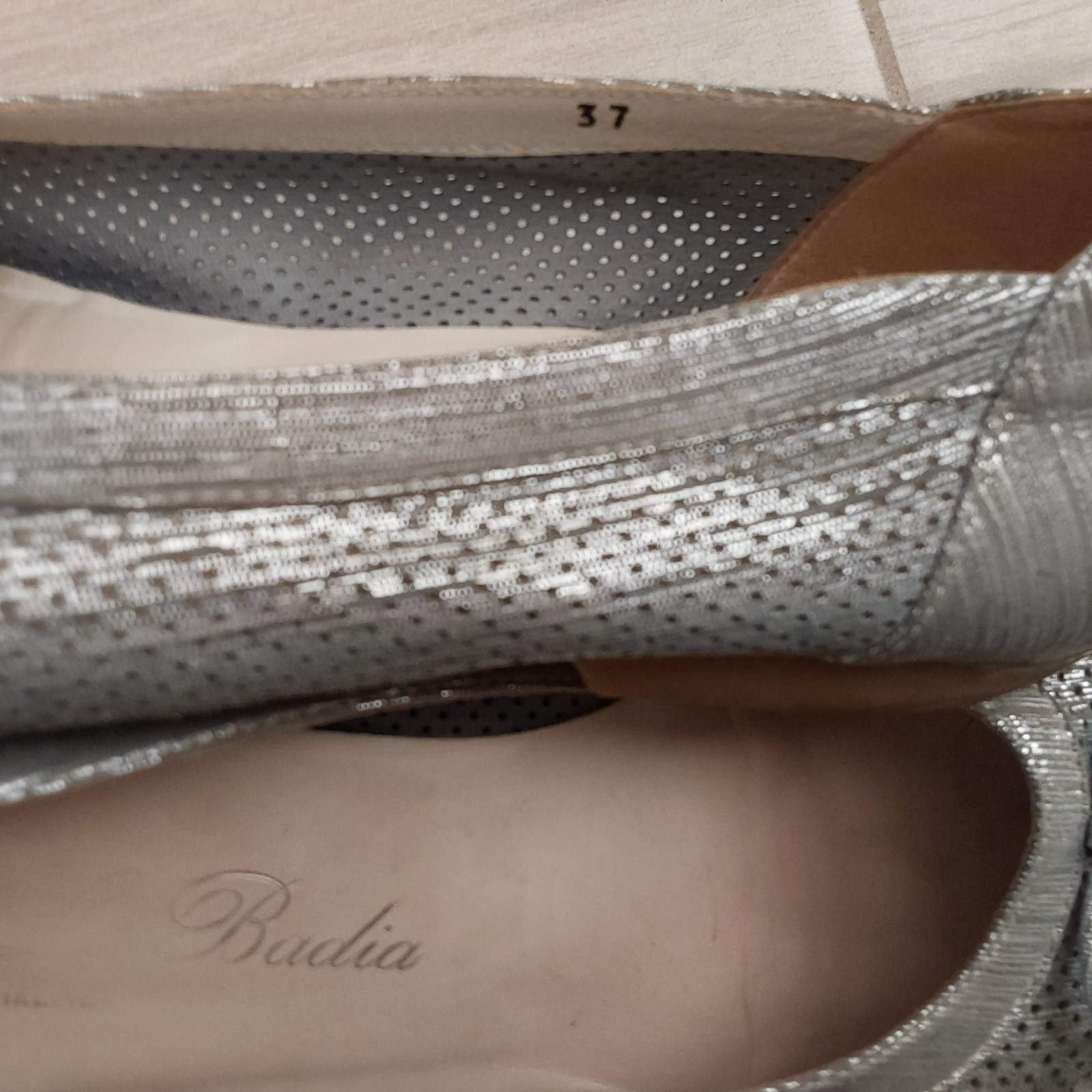 La Badia Firenze Silver Perforated Fabric Unlined Ballet Flats. Size 37 (US 7)