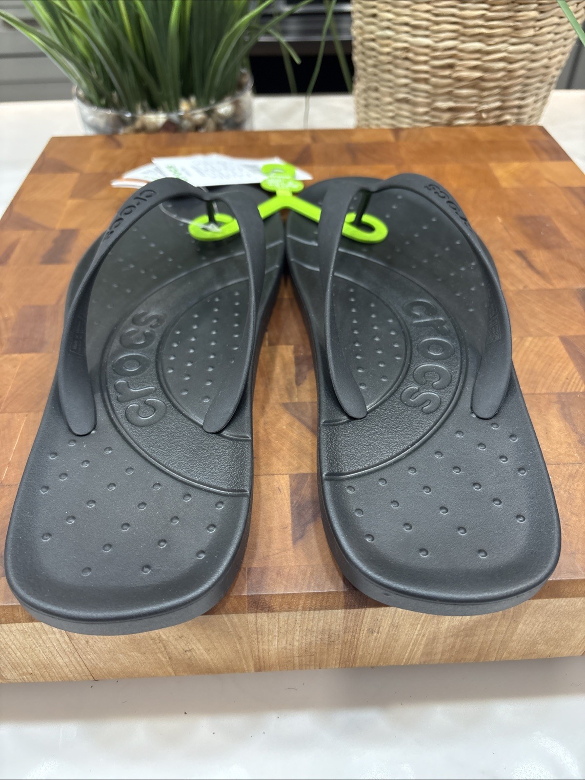 Crocs Flip Unisex Flip Flop 210089-001 Black M8/W10 (NWB)