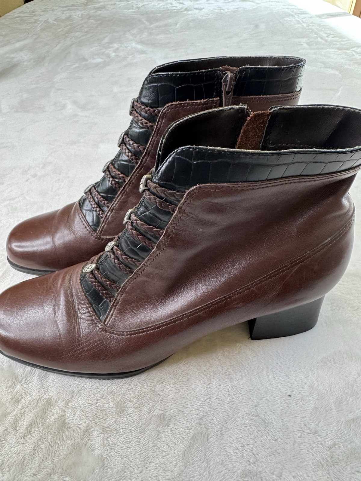 LONDON FOG Sibelen Women’s 9W Brown Zip Ankle Boots Leather Upper