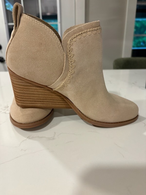 TOMS KAIA OATMEAL SUEDE WEDGE BOOTIE WOMEN’S SIZE 7 NIB