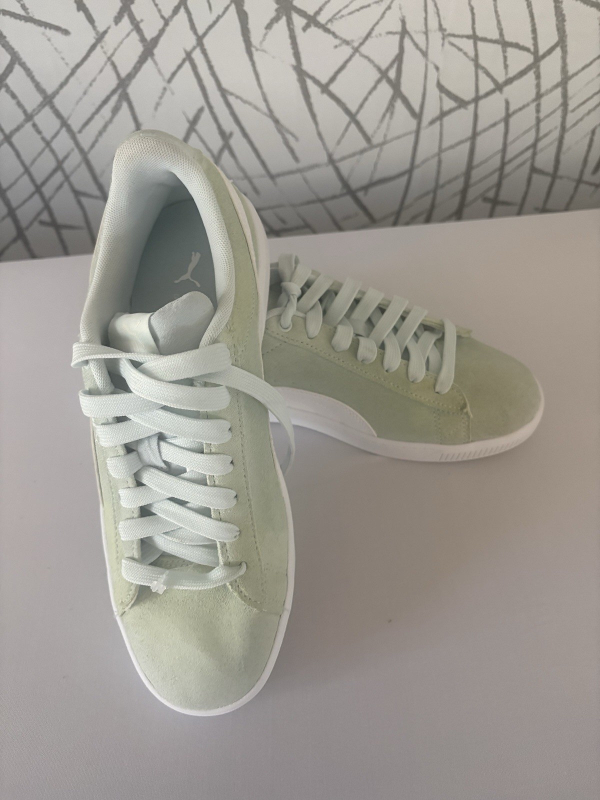 Puma Smash V2 Women’s Light Green. Size 7.5