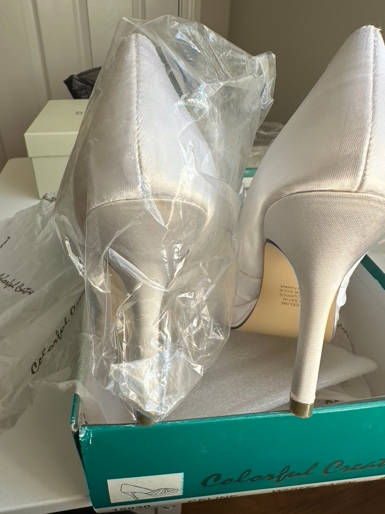 Colorful Creations Dyeable White Satin Peep Toe Platform Heels – Size 9 – NWT