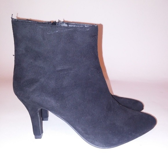 Rue21 Womens Boots Booties Medium 7/8 Black Side Zip Suede Feel