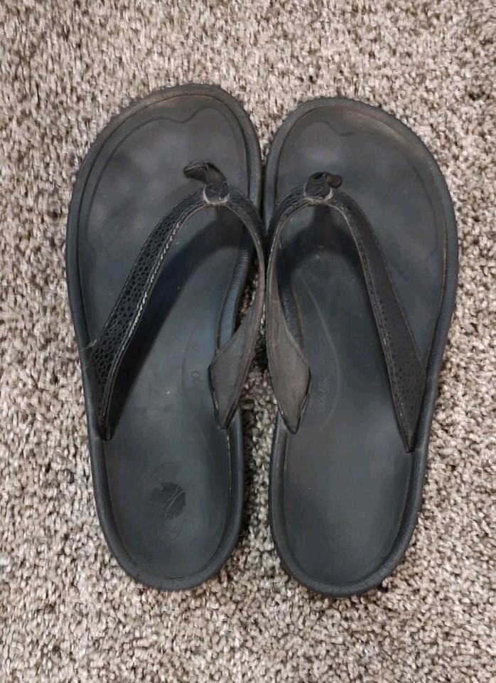 OluKai Kilapa Kia Women’s Black Beach Sandals *See Description*