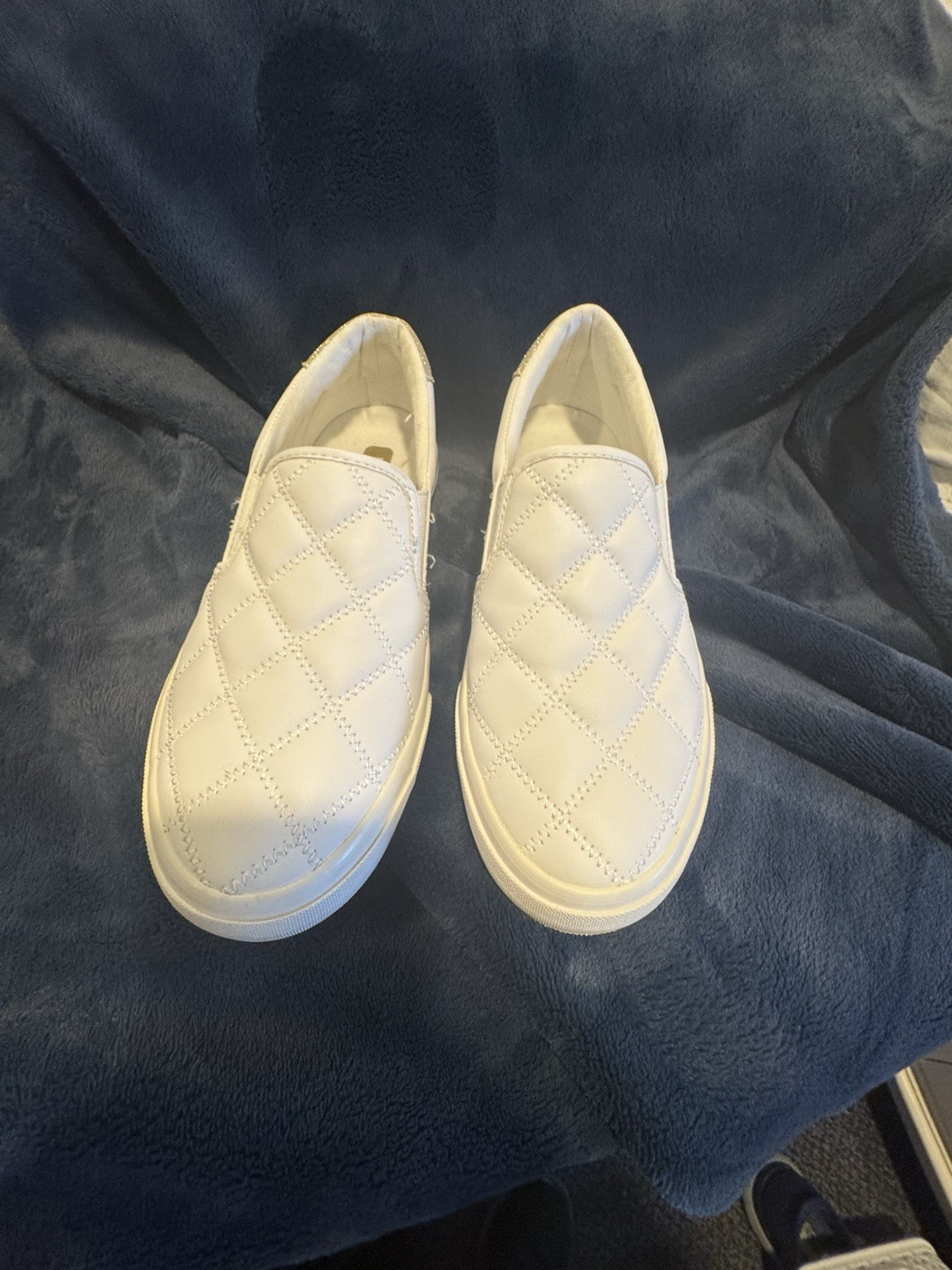 Nine West WNLALA3 White Quilted Slip-On Sneakers – Women’s Size 7M – Gold Accent