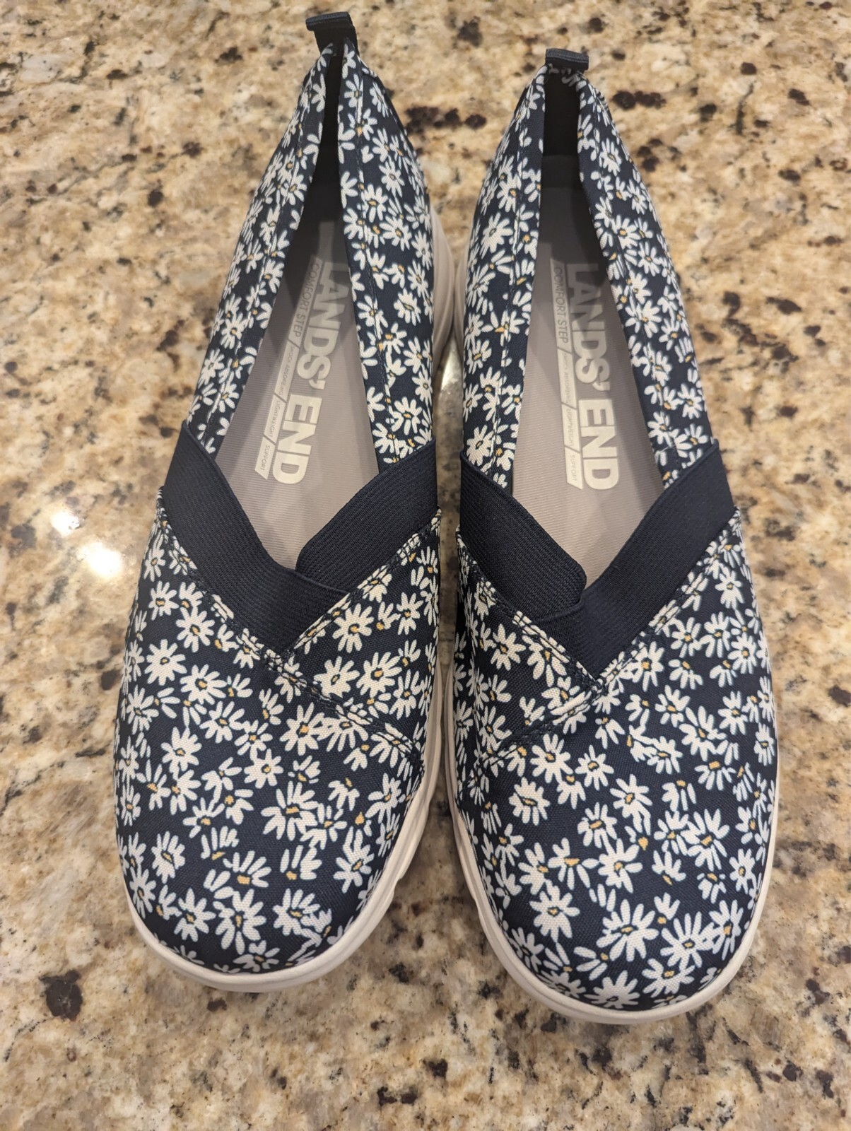 Lands End Women’s Shoes Lightweight Comfort Flat Deep Sea Daisy size 8