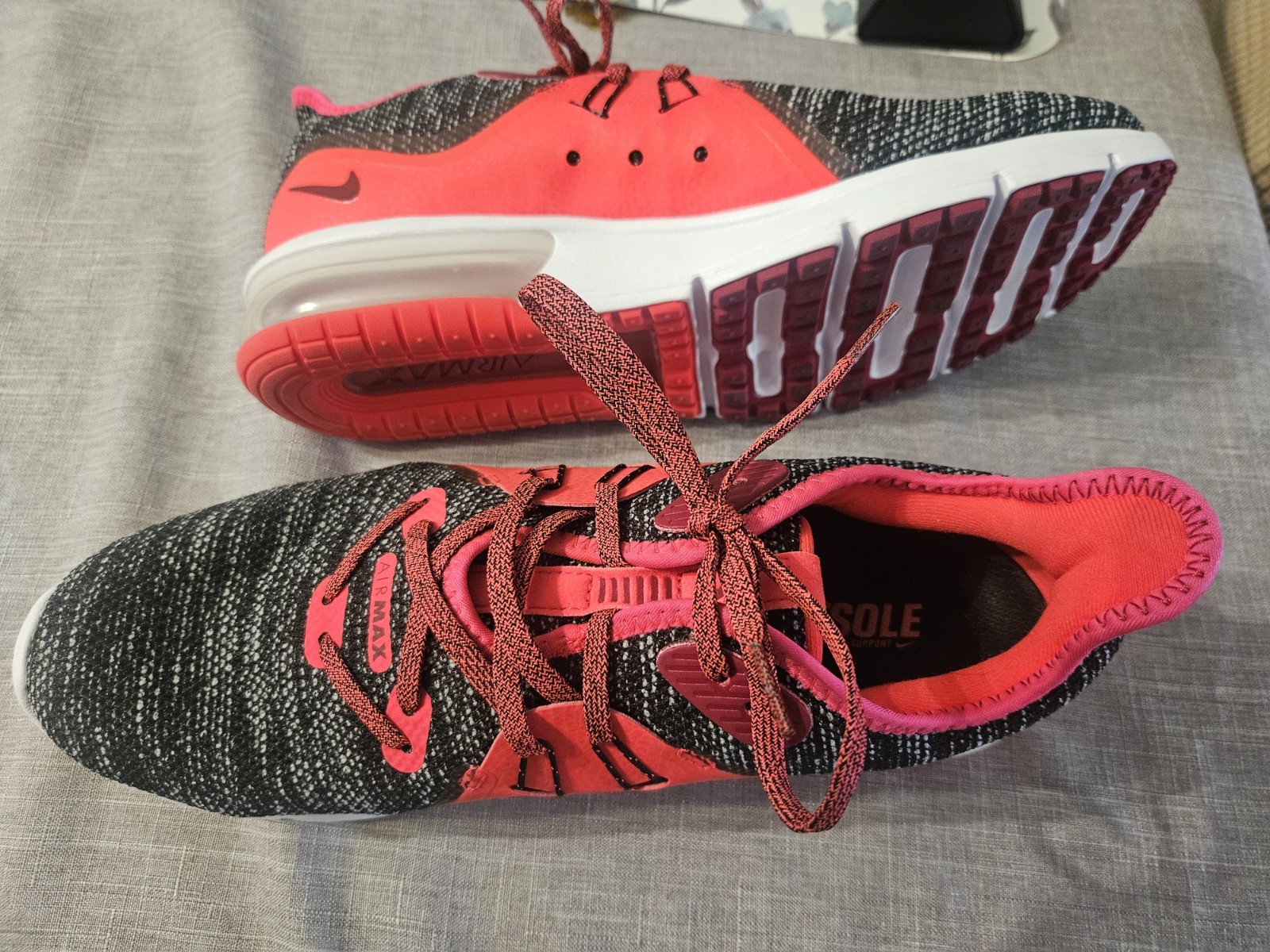 Ladies Air Max Sneaker US 10 dark Pink red, black White Cushioned Mesh