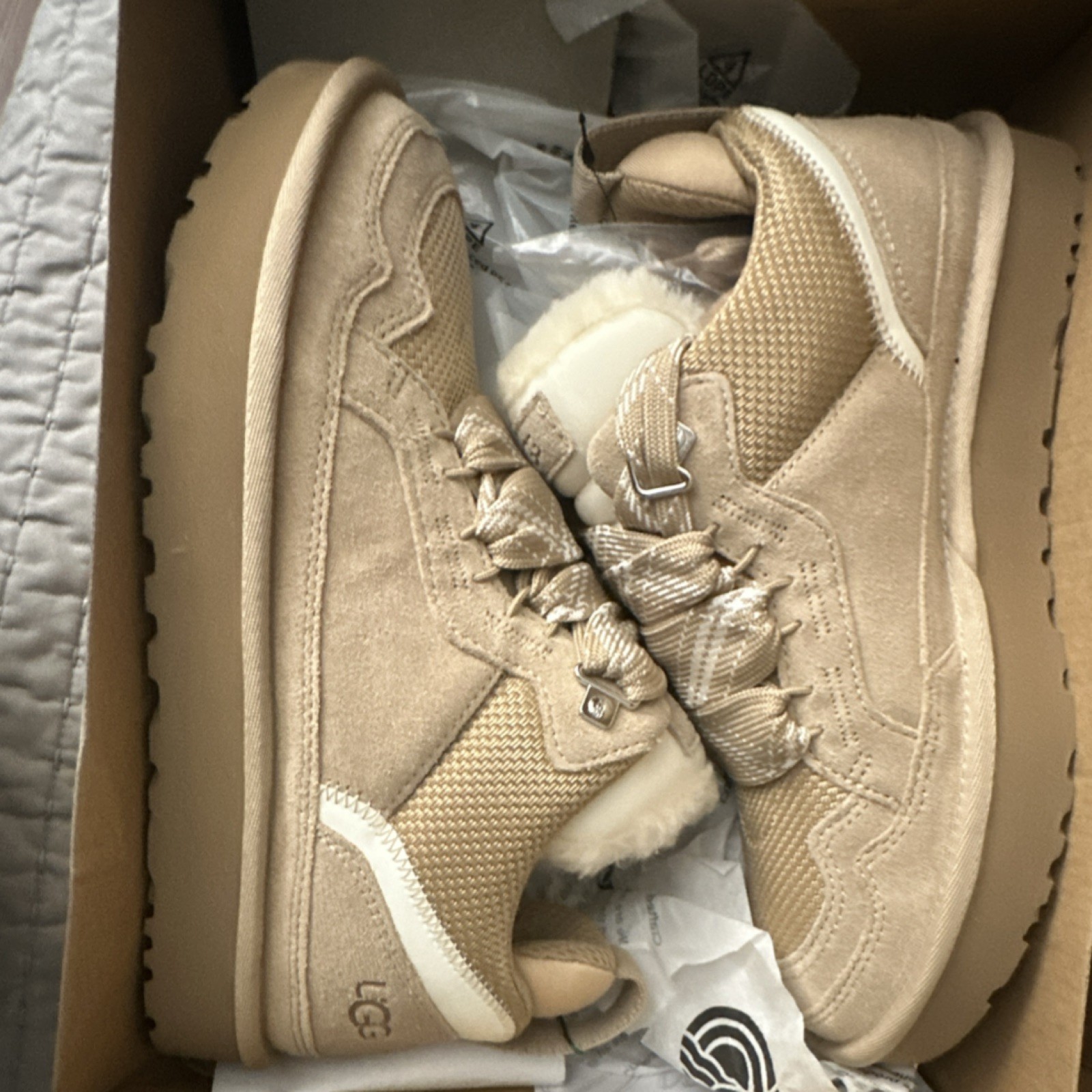 UGG W LOWMEL Beige Suede Mesh Comfort Sneakers Women’s Size 9 Faux Fur Lined
