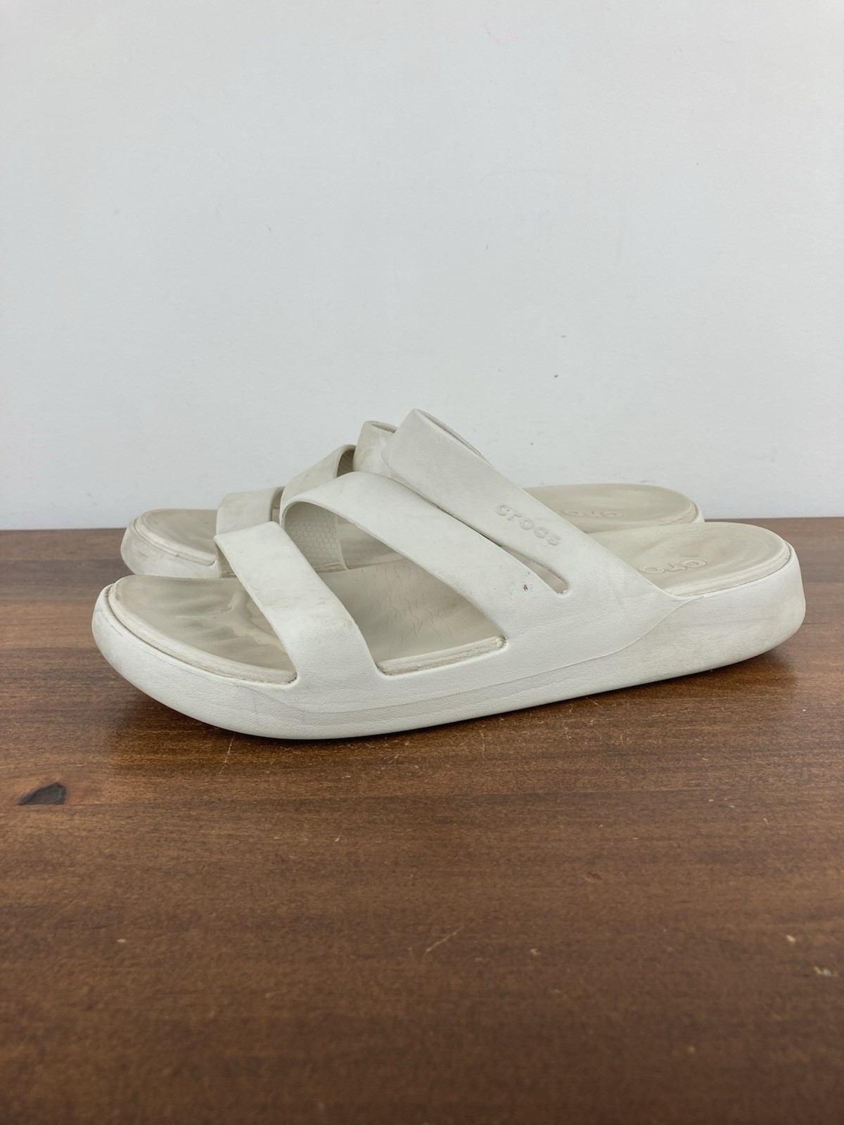 Crocs Getaway Strappy Sandals Slip On Comfort Slides Cream 209587 Women’s 9