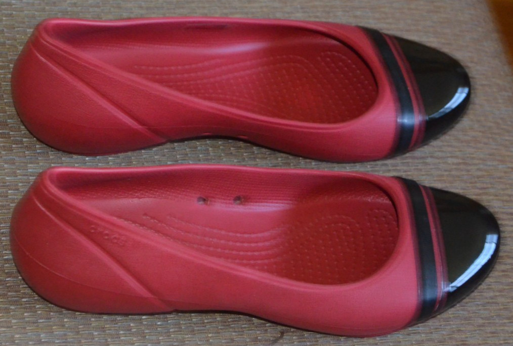 Crocs 12300 Cap Toe Slip On Ballet Flats Red Black Pointed Toe Sz 7