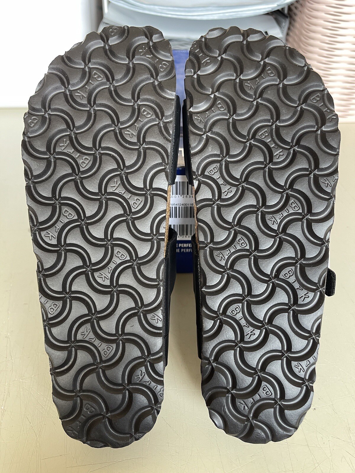 PICK SIZE – Birkenstock Women’s Salina BS Sandal – Black