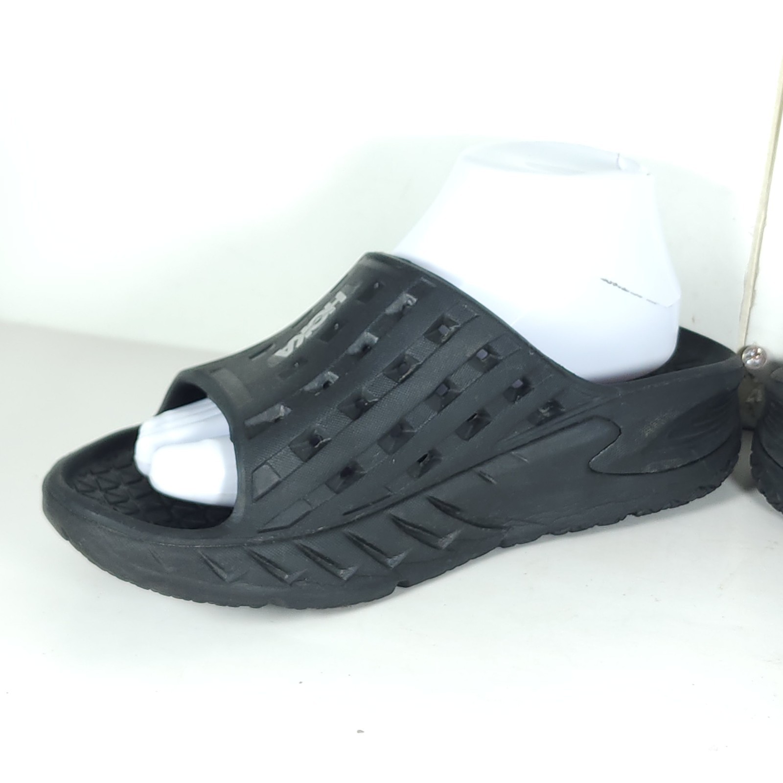 Hoka One One Ora Recovery W9 M7 Black Slide Comfort Sandals