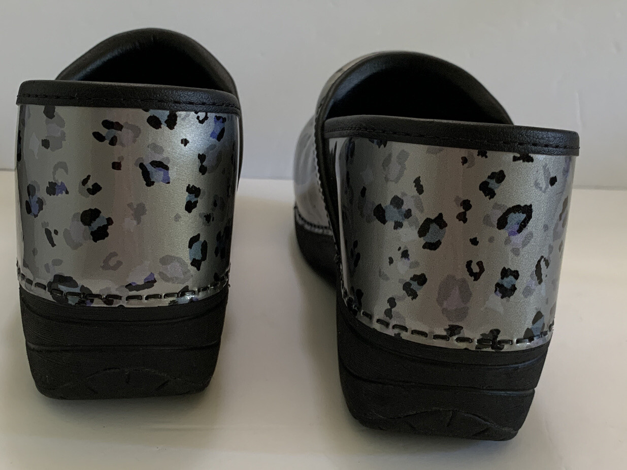 Dansko XP 20 Silver Black Clogs Comfort Shoes 38 US Size 7.5 Or 8 SEE PHOTOS
