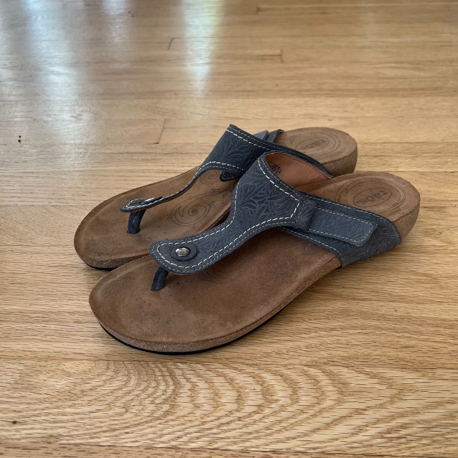 Taos Lucy Embossed Suede Leather Thong Sandals Blue Women Size EU 41 US 10-10.5