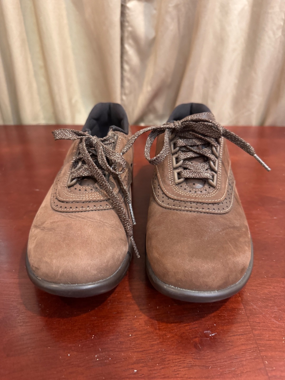 SAS Walk Easy Womens Walking Comfort Shoes Right Shoe 7M. Left Shoe 8M Brown NEW