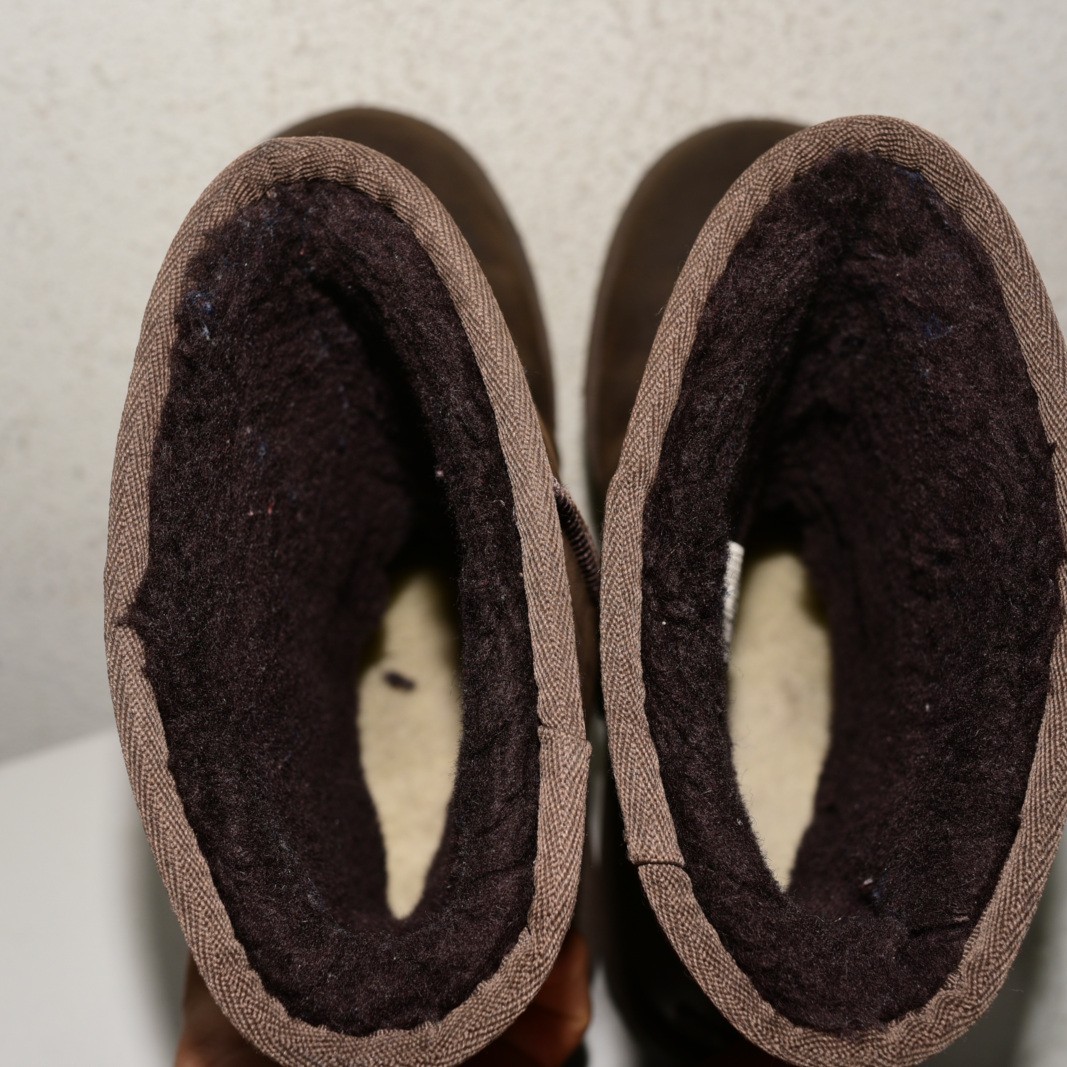 UGG Essential Short Leather Boot Women US 8