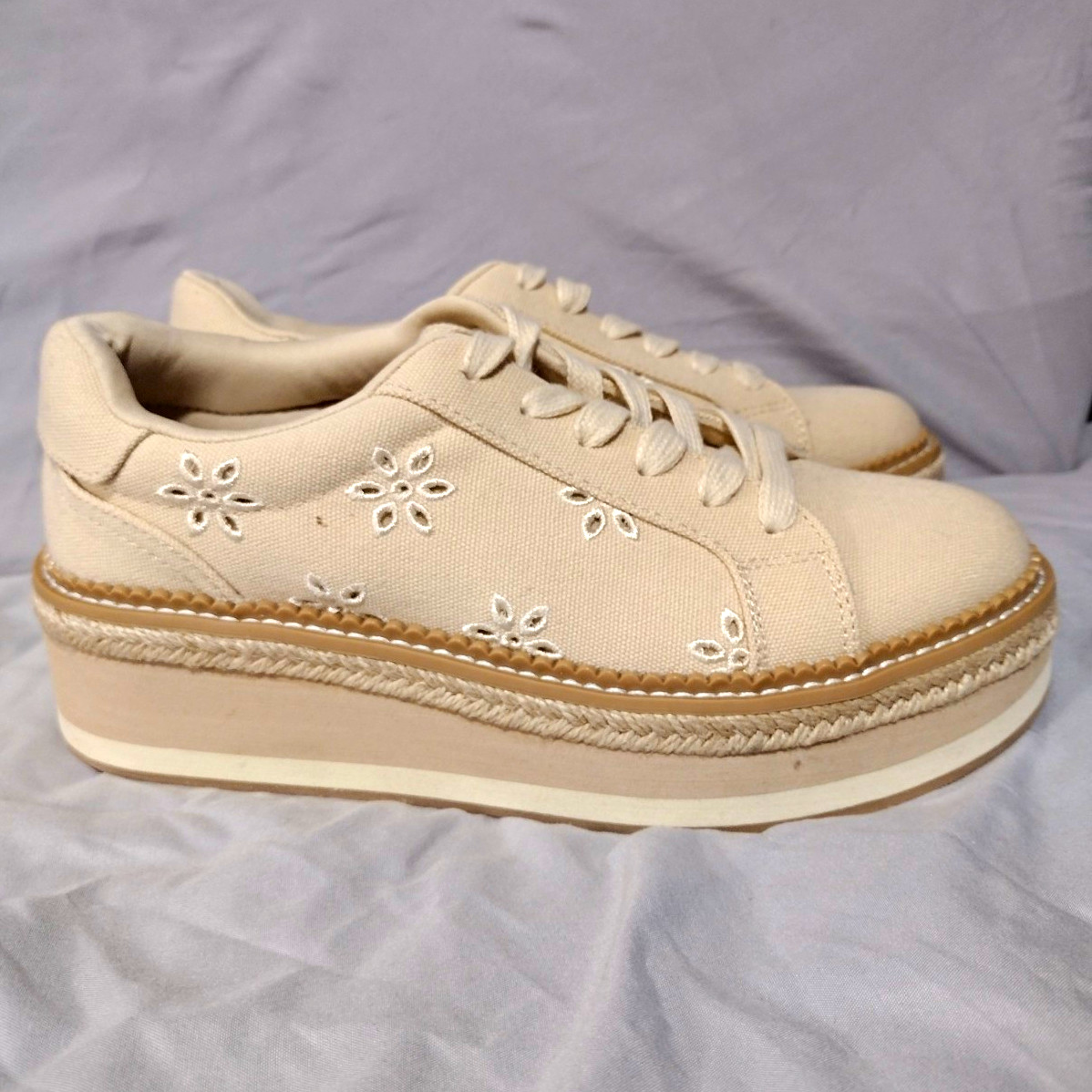 Dolce Vita Platform Lace-Up Women’s Beige Canvas Floral Eyelet Sneakers