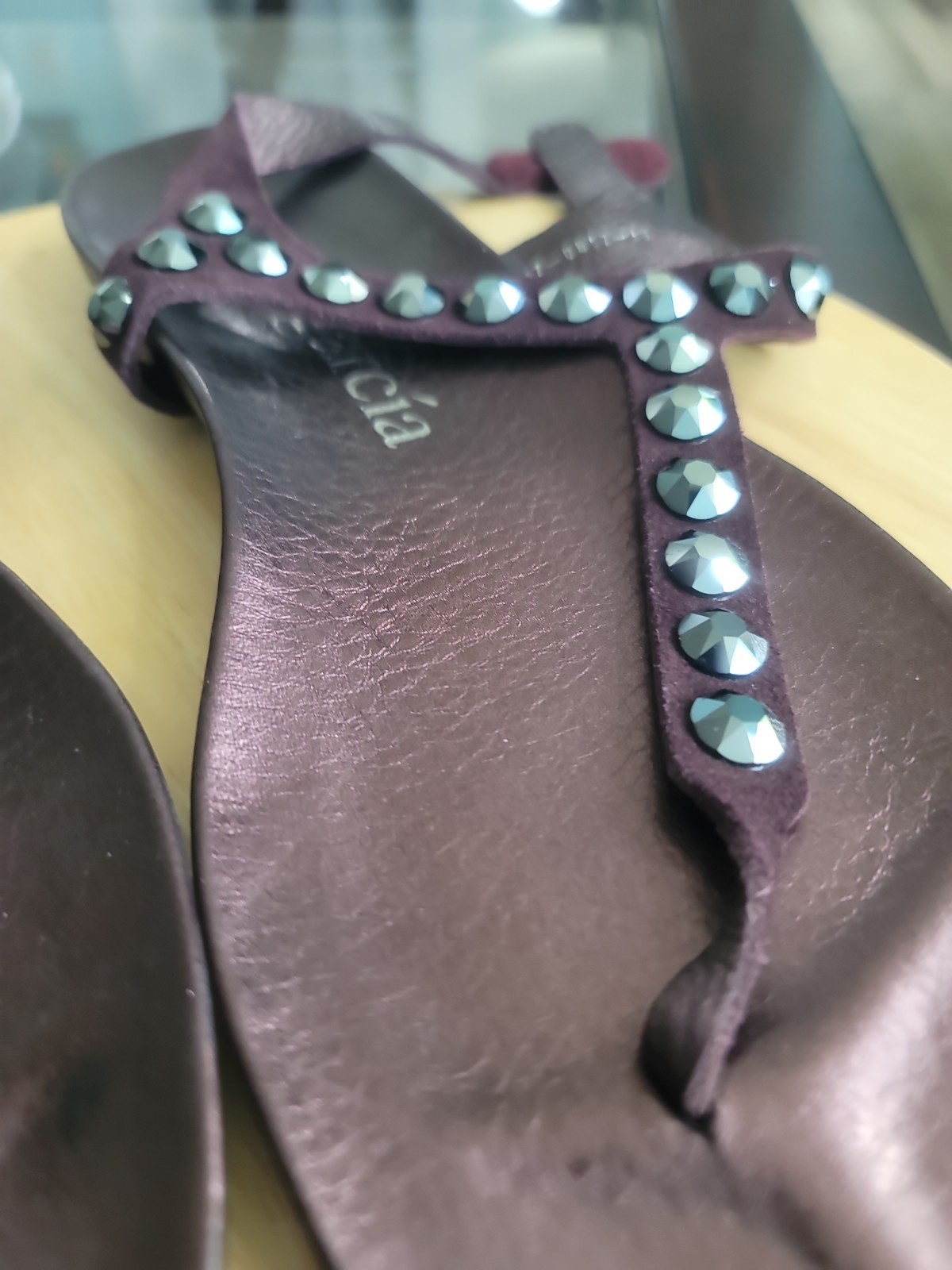 Pedro Garcia Judith Crystal Studded Thong Sandals Burgundy Suede Size 39 US 8.5