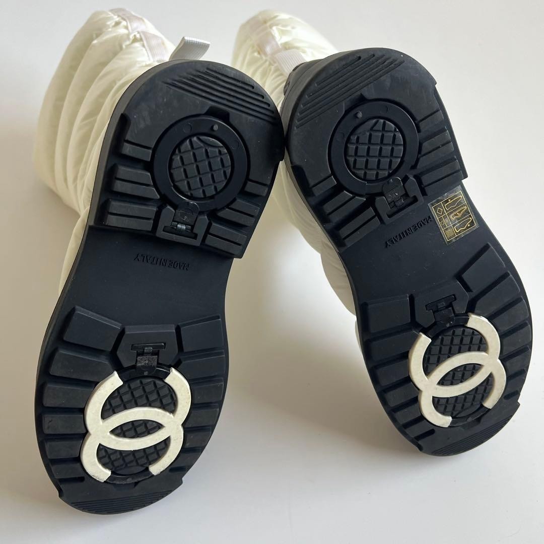 CHANEL Cocomark Embroidered Logo Quilted Down Snow Boots